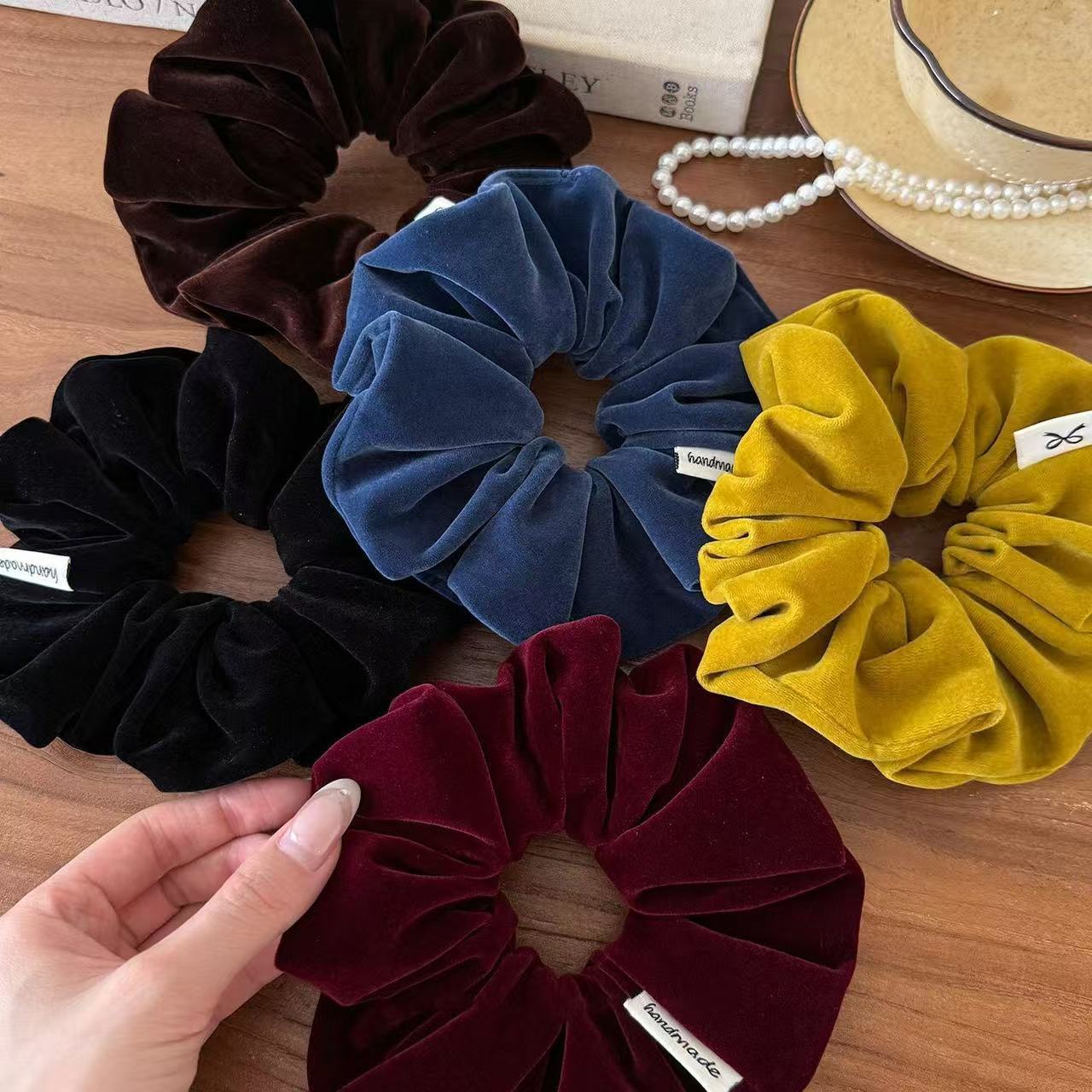 Korean-style minimalist velvet - đánh giá và giá Travel Accessories Aesthetic